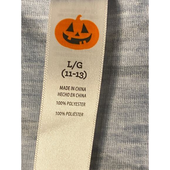 Halloween graphic tshirt with bride and groom skeleton. - Picture 3 of 12